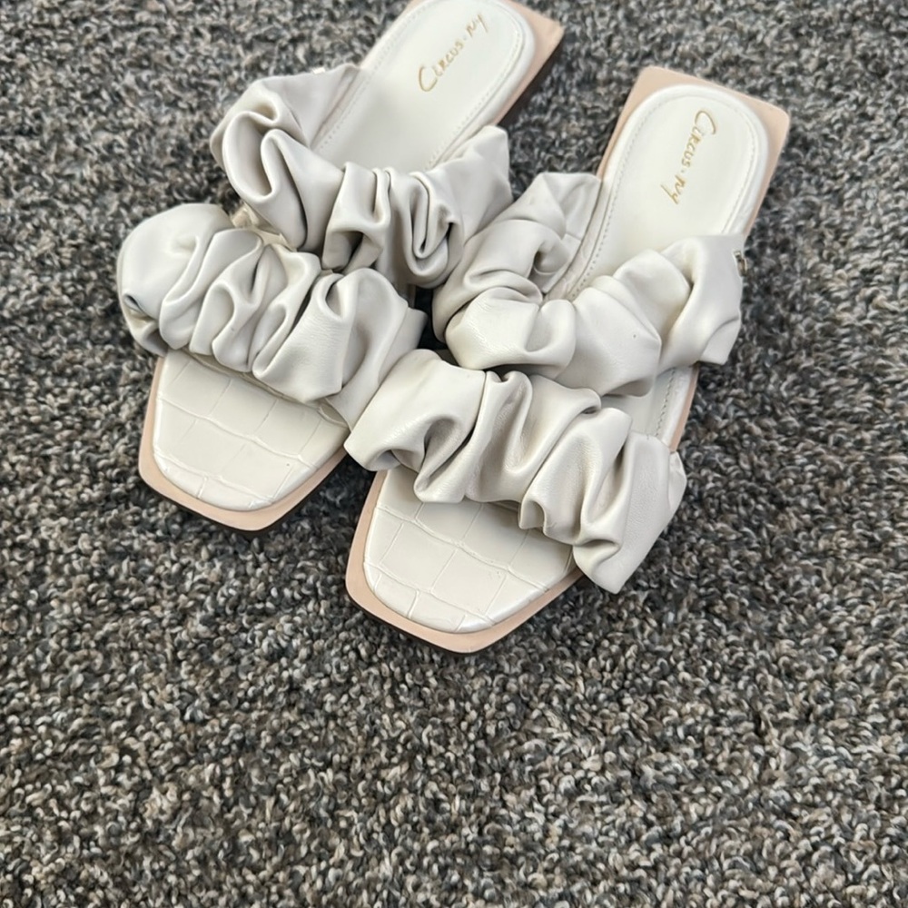 Chic Cream Ruffle Slide Sandals